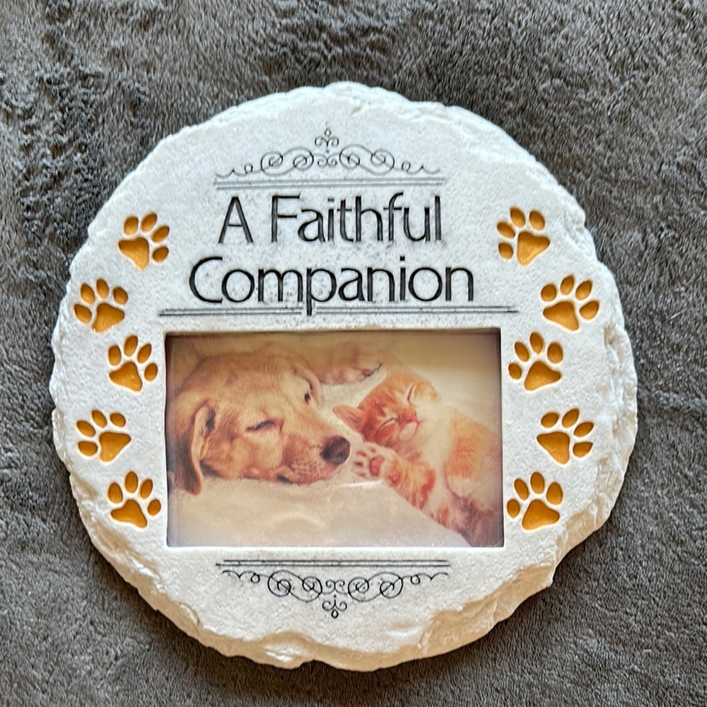 Pet Memorial Stone with Photo Frame